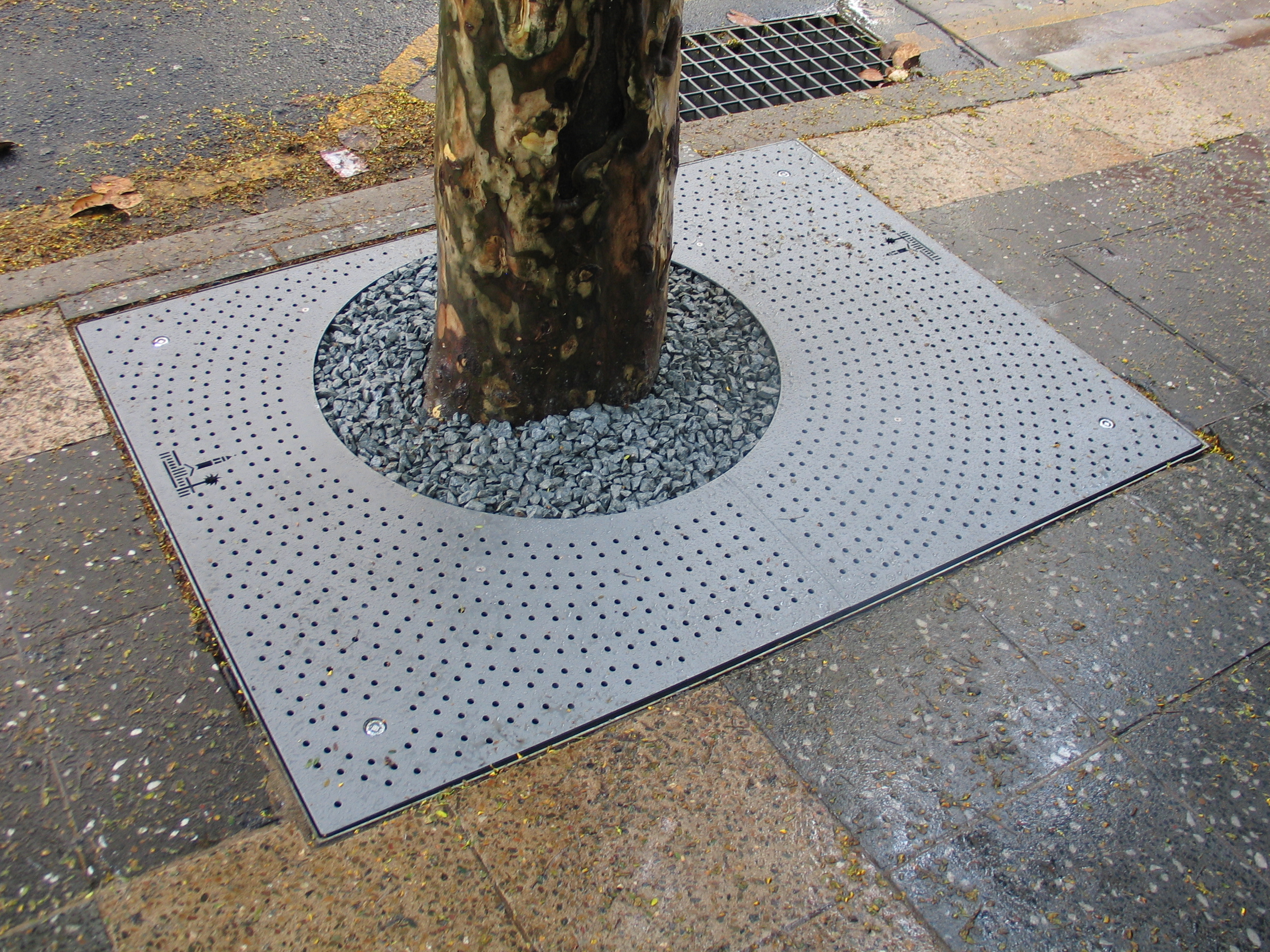 Square and Rectangular Tree Grates urbanff